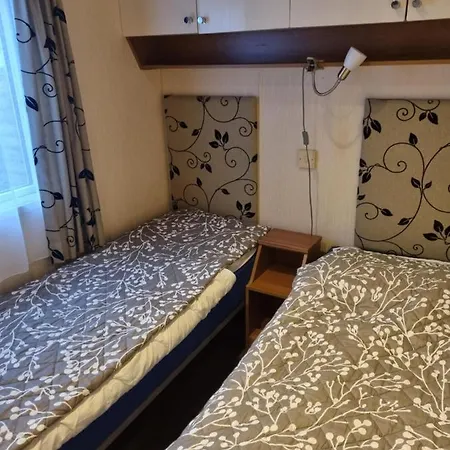 Chalet Zanderij Nr. 16 Op Chaletpark Bregkoog *